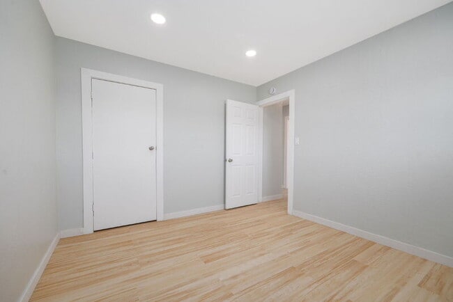 Building Photo - 249 San Jacinto Dr