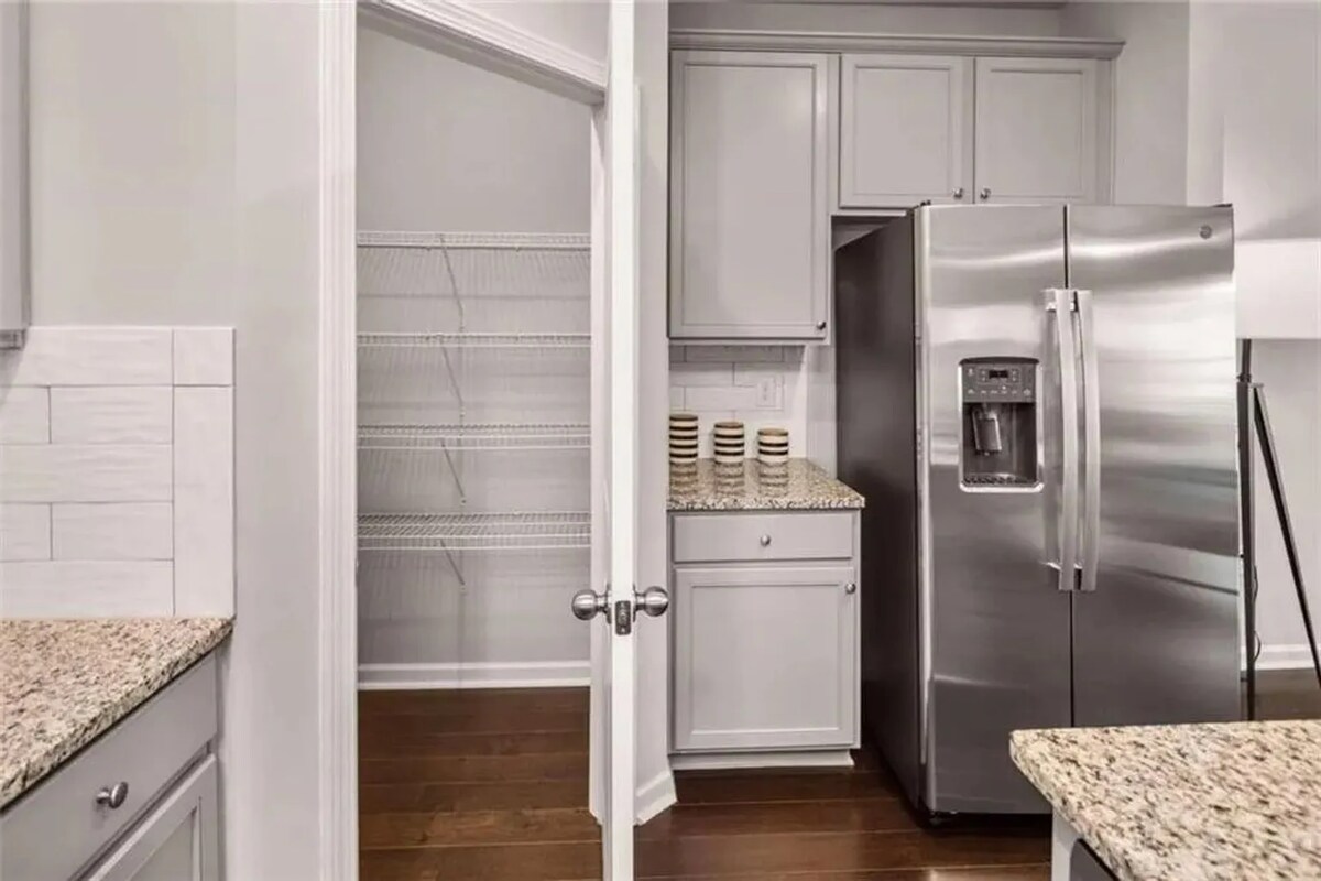 Building Photo - 3369 The Way Pl