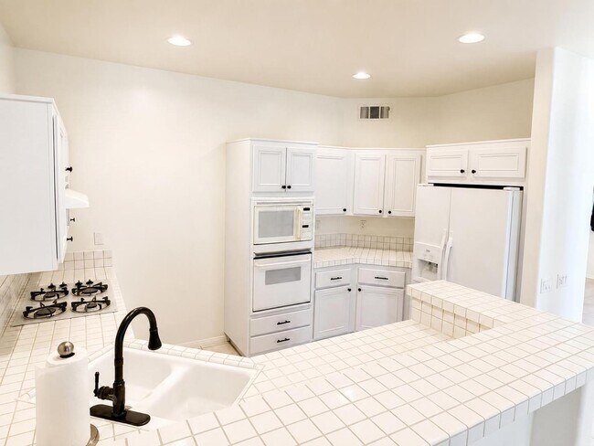 Building Photo - 1441 Upland Hills Dr N