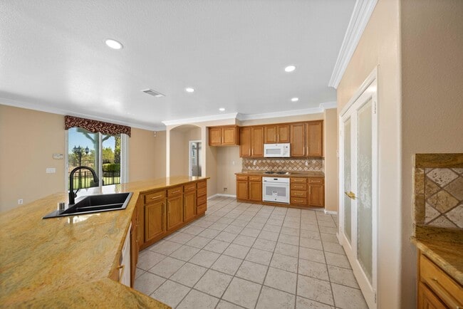 Building Photo - 3121 Club Rancho Dr