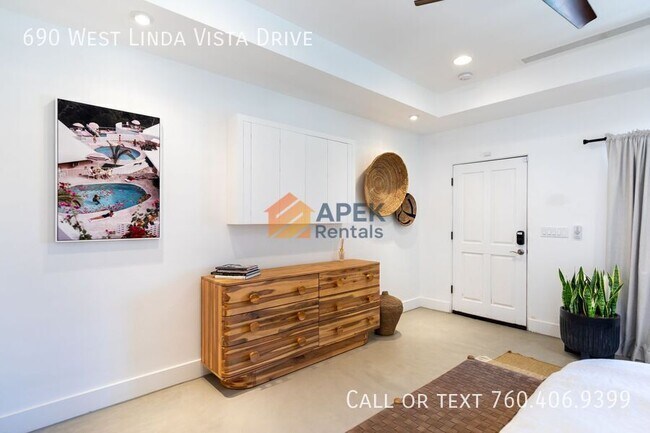 Building Photo - 690 W Linda Vista Dr