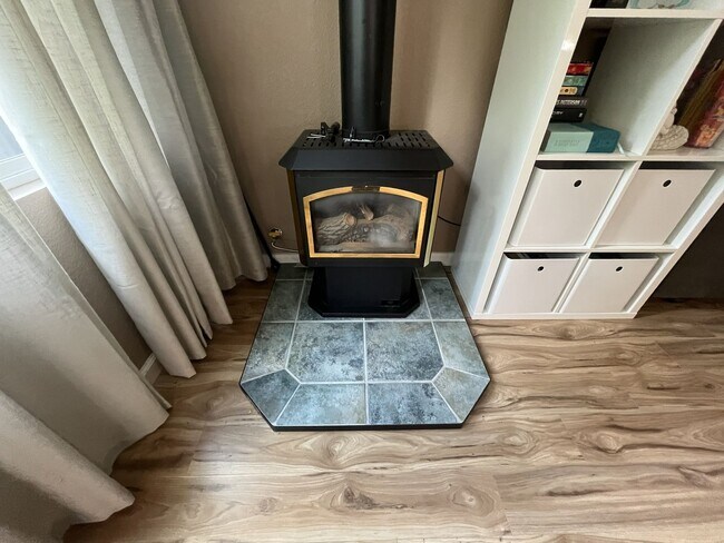 Building Photo - 9577 Fetlock Way