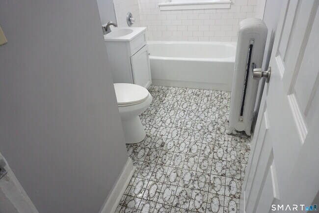Building Photo - 472 Prospect Ave