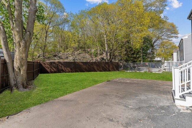 Building Photo - 10 Briarcliff Terrace