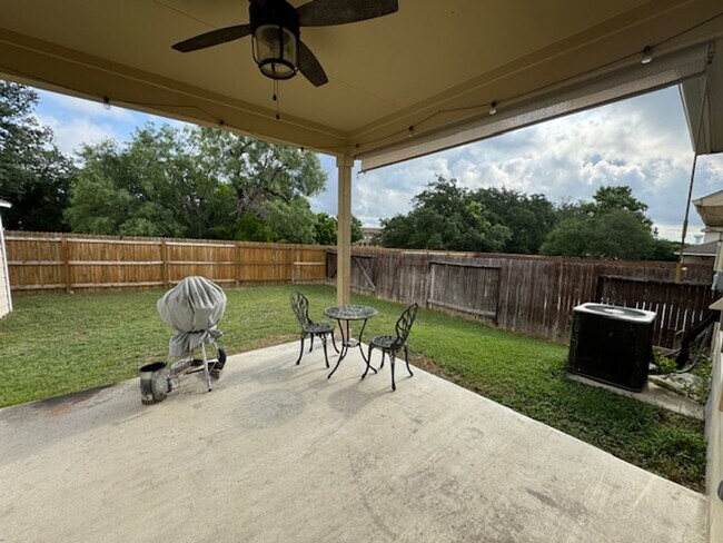 Building Photo - Texas Size Home!! Featuring over 2700 sq ft