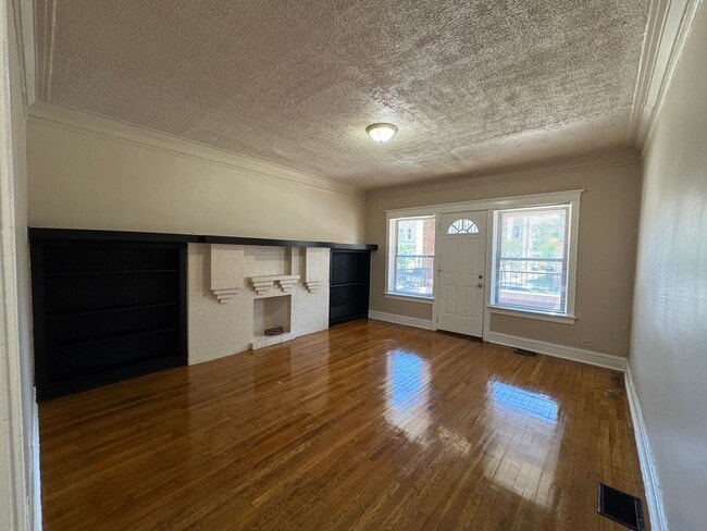 Building Photo - 7332 S Lowe Ave
