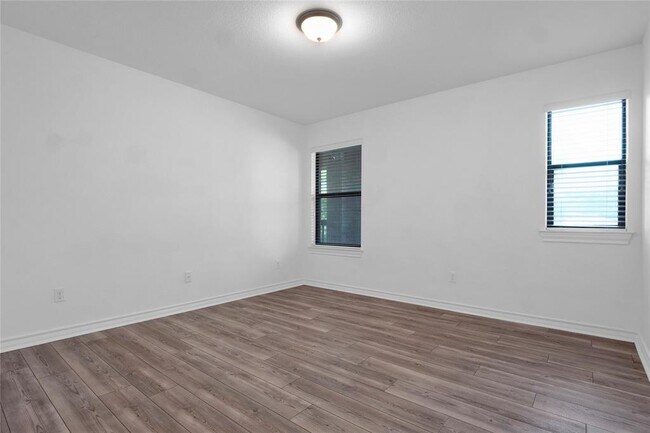 Building Photo - 10217 English Oak Dr