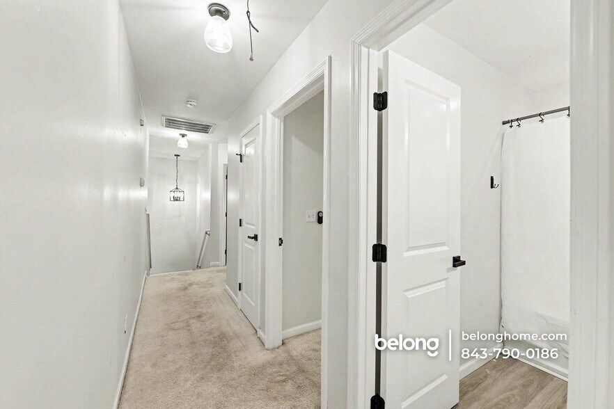 Building Photo - 122 Red Cypress Dr