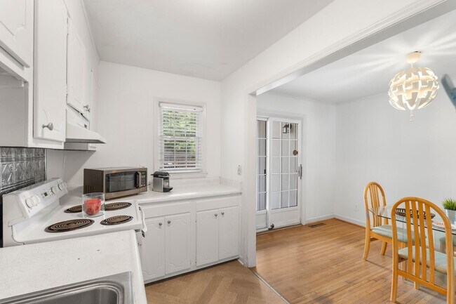 Building Photo - 918 McAlway Rd