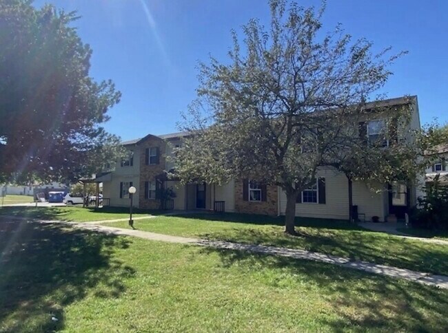 Building Photo - 400 Cadillac St