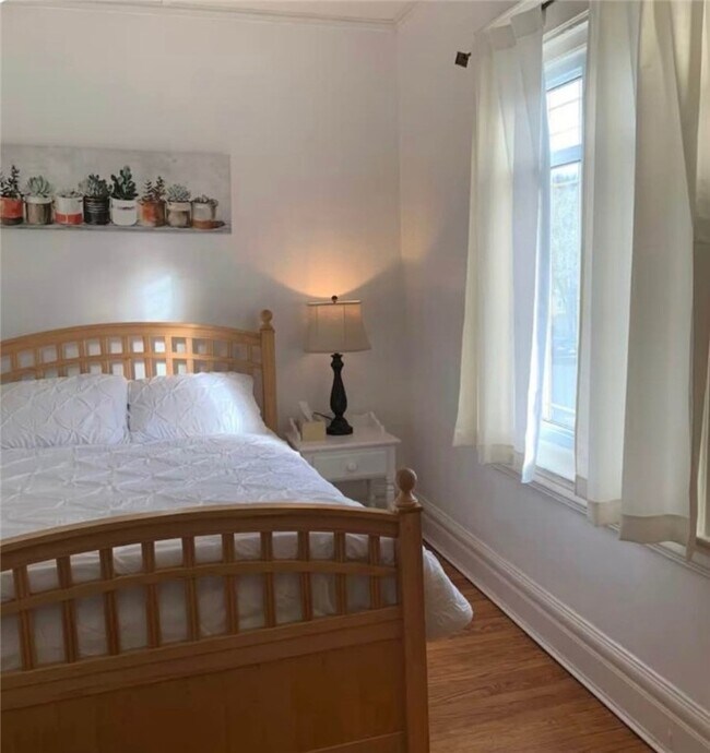 Building Photo - 948 Monroe Ave