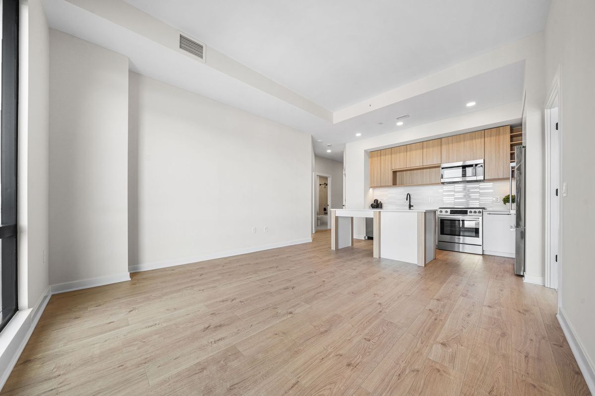 Building Photo - 255 W Falls Station Blvd