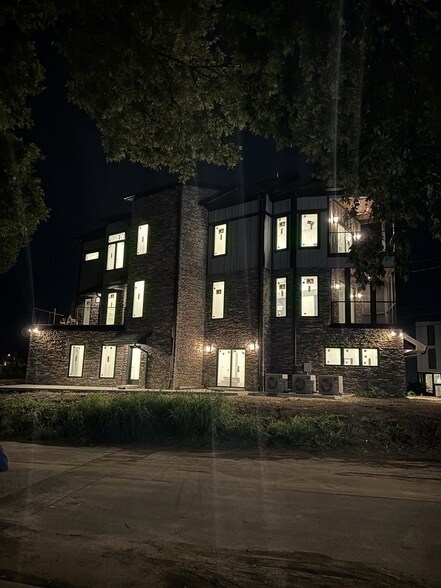 Building Photo - 6011 Hill Cir Dr