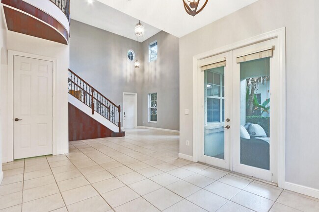 Building Photo - 1904 Flower Dr