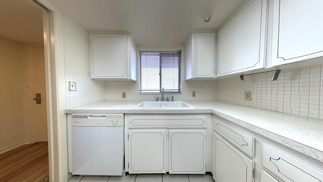 Building Photo - 8950 Park Blvd