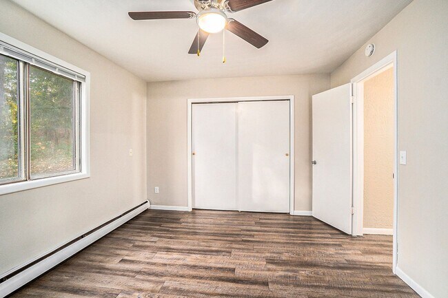 Building Photo - Newly remodeled 1 bedroom 1 bathroom - Ask about our Security Deposit Alternative!