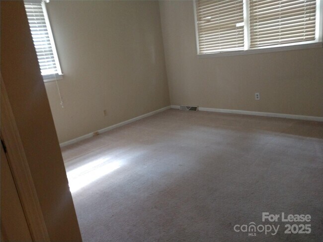 Building Photo - 10115 Elmsbrook Ln