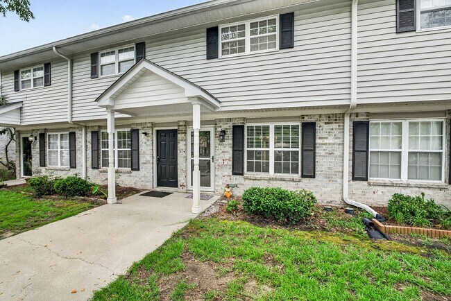 Building Photo - 507 Stinson Dr