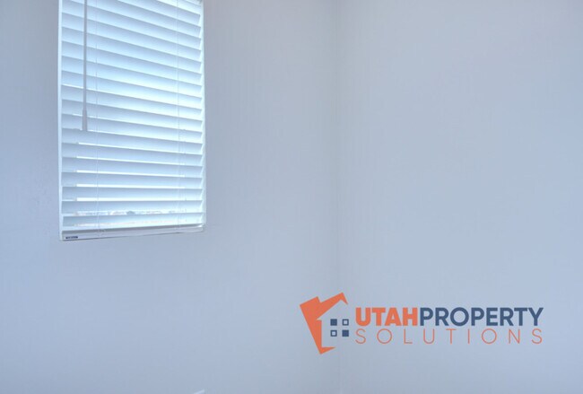 Building Photo - 962 W 500 S