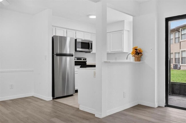 Building Photo - 2929 Antique Oaks Cir