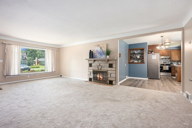 Building Photo - 912 Dwillard Dr