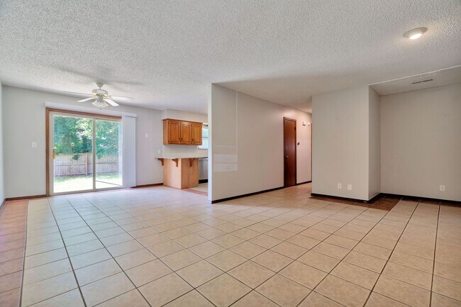 Building Photo - 4502 Garden Center Dr