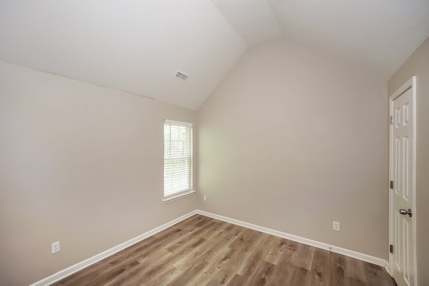 Building Photo - 127 Fairmont Cir