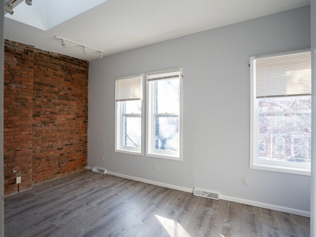 Building Photo - 355 Hudson Ave