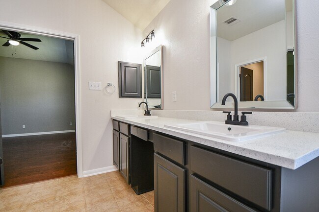 Building Photo - 15122 Heron Meadow Ln