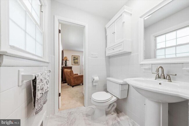 Building Photo - 40 Pine knoll Dr