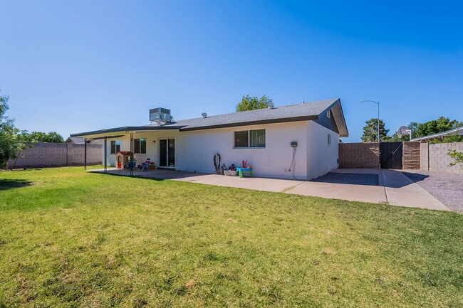 Building Photo - 651 E Kael Cir