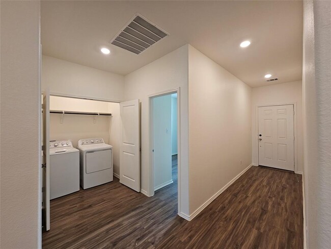 Building Photo - 228 Gabriels Bluff Dr