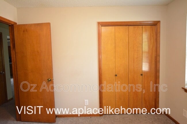 Building Photo - 8503 Sarah Ln