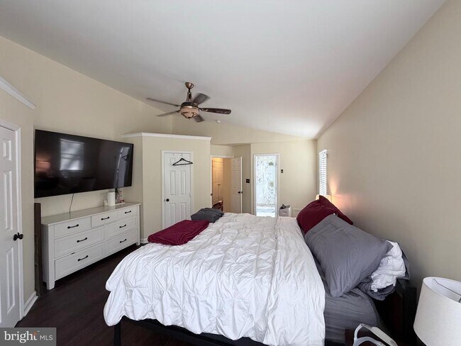 Building Photo - 6610 Cottontail Ct