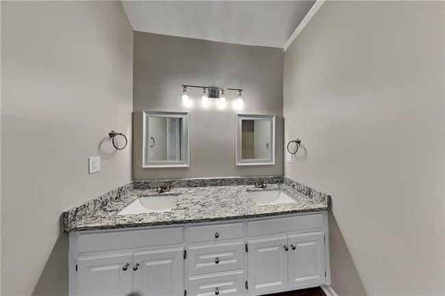 Building Photo - 5022 Cliff Top Dr