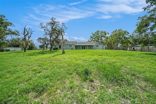 Building Photo - 11911 Pine Forest Dr