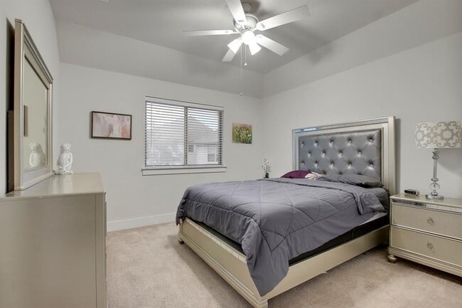 Building Photo - 13001 Hymeadow Dr