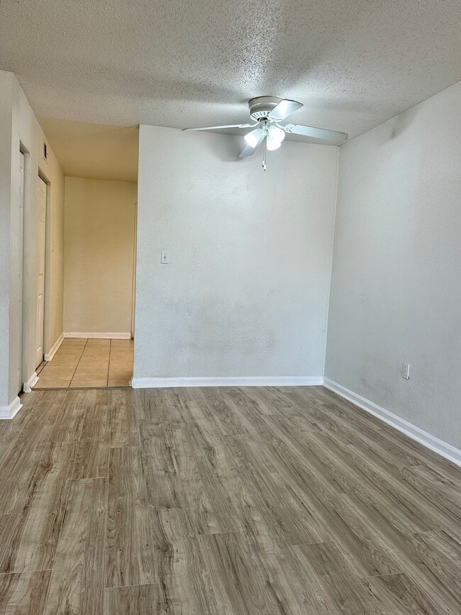 Building Photo - 203 Pine Tulip Ct