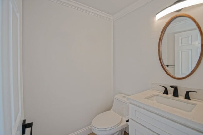 Building Photo - Beautifully Remodeled, Detached Front Town...