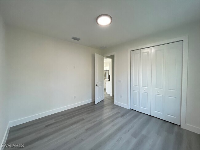 Building Photo - 829 Gillian Ave