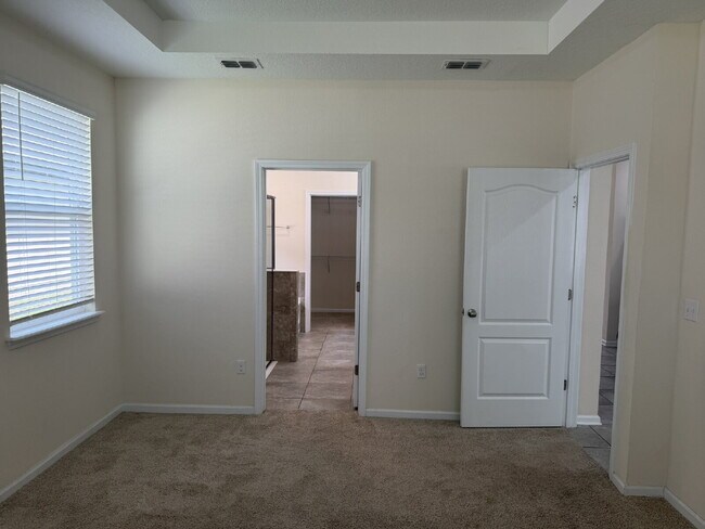 Building Photo - For Rent- Beautiful Home with 4 Bed, 2.5 Bath, PLUS a loft in Northside Jacksonville!