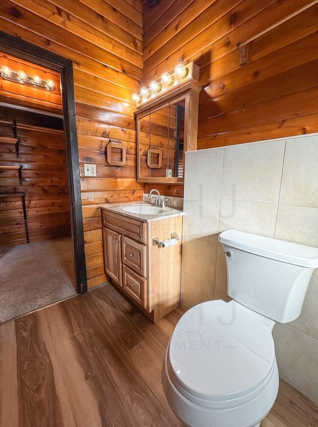 Building Photo - Cozy 2 bed/ 1 bath- Dog Friendly House