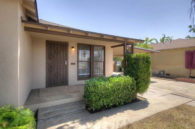 Building Photo - 1724 N West Ave