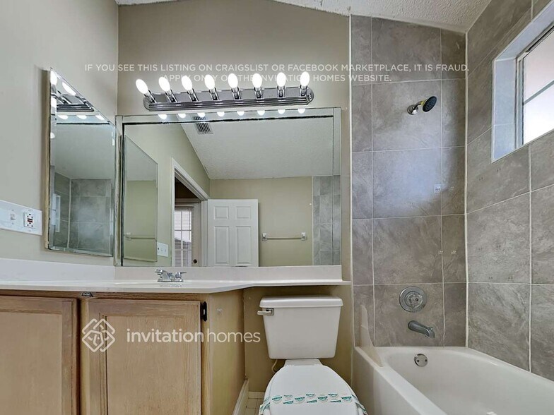 Building Photo - 13297 Emerald View Ct