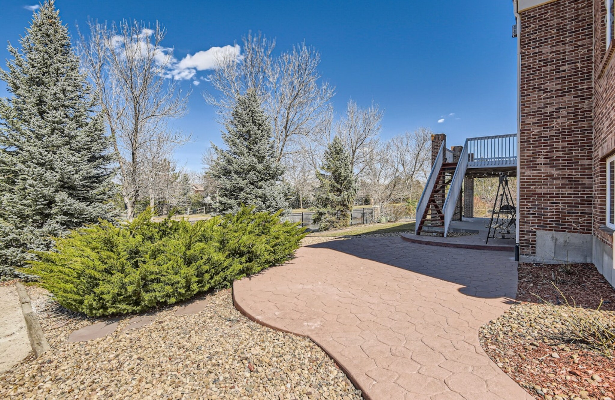 Building Photo - 15721 E Lake Cir