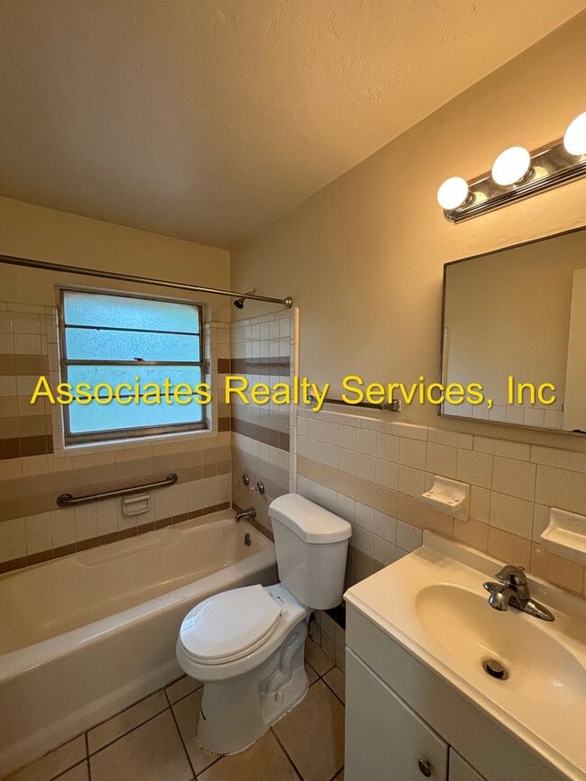 Building Photo - 3 Bed/1 bath SF Home in Hawthorne- MUST SEE!