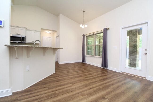 Building Photo - Ventura Estates Rental – 4 Bedrooms, 2 Bat...