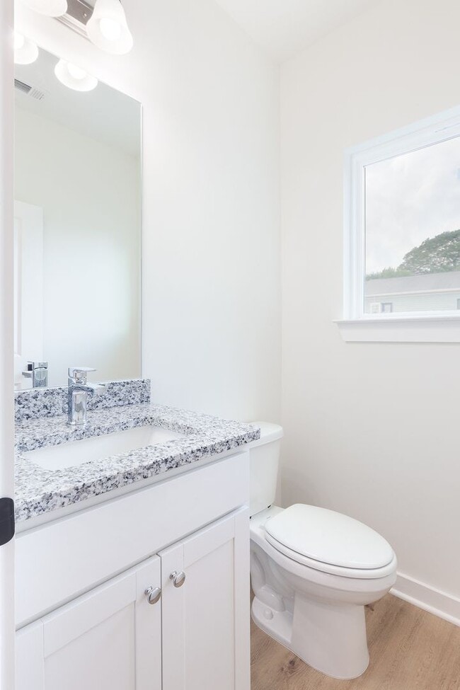 Building Photo - $500 Move In Special: Newly Constructed 3/3.5 located in Chosewood Park!