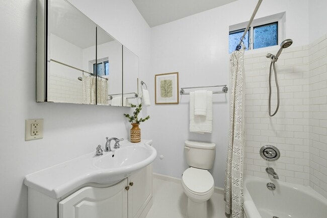 Building Photo - 438 30th St