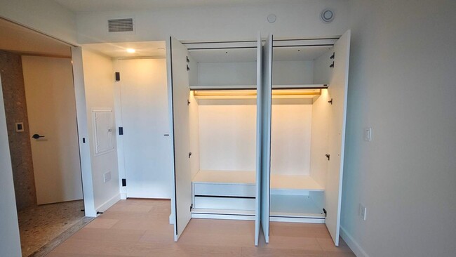 Building Photo - Elegant 1 Bed 1 Bath New Luxury Condo in t...